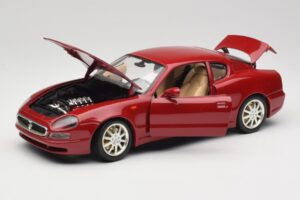 Maserati 3200 GT Tumepunane Bburago 1:18 3341-M2 Metall - pilt 2/8