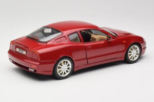 Maserati 3200 GT Tumepunane Bburago 1:18 3341-M2 Metall - pilt 3/8