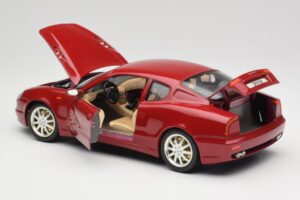 Maserati 3200 GT Tumepunane Bburago 1:18 3341-M2 Metall - pilt 5/8