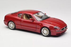Maserati 3200 GT Tumepunane Bburago 1:18 3341-M2 Metall - pilt 6/8