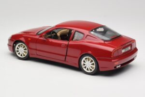 Maserati 3200 GT Tumepunane Bburago 1:18 3341-M2 Metall - pilt 7/8