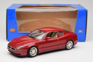 Maserati 3200 GT Tumepunane Bburago 1:18 3341-M2 Metall - pilt 8/8