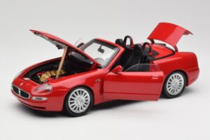 Maserati GT Spyder Punane Bburago 1:18 34097 Metall - pilt 2/8