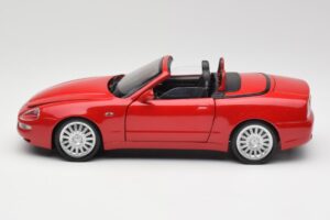 Maserati GT Spyder Punane Bburago 1:18 34097 Metall - pilt 4/8