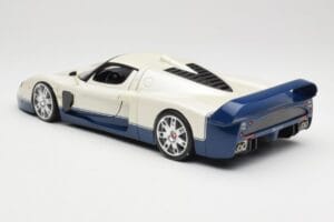 Maserati MC12 Valge Sinine Hot Wheels 1:18 G7158 Metall - pilt 7/8