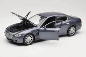Maserati Quattroporte Blue Metallic Hot Wheels 1:18 B7003 Metall - pilt 2/8