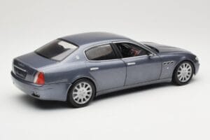 Maserati Quattroporte Blue Metallic Hot Wheels 1:18 B7003 Metall - pilt 3/8