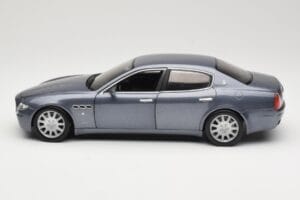 Maserati Quattroporte Blue Metallic Hot Wheels 1:18 B7003 Metall - pilt 4/8