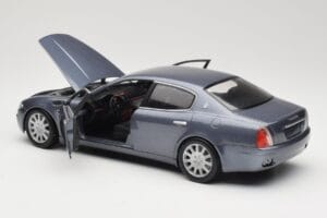 Maserati Quattroporte Blue Metallic Hot Wheels 1:18 B7003 Metall - pilt 5/8