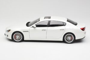 Maserati Quattroporte VI GTS Alpine Valge AUTOart 1:18 75808 Metall - pilt 4/8