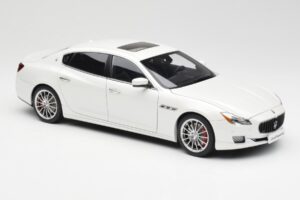 Maserati Quattroporte VI GTS Alpine Valge AUTOart 1:18 75808 Metall - pilt 6/8