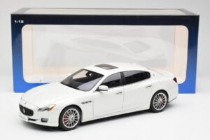 Maserati Quattroporte VI GTS Alpine Valge AUTOart 1:18 75808 Metall - pilt 8/8