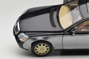 Maybach 57 SWB Caspian Black Himalayas Grey AUTOart 1:18 76151 Metall - pilt 8/9
