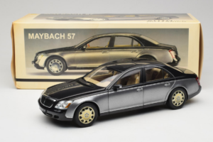 Maybach 57 SWB Caspian Black Himalayas Grey AUTOart 1:18 76151 Metall - pilt 9/9
