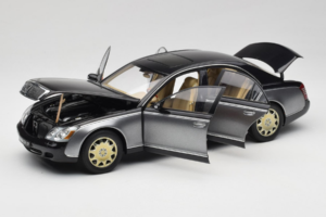 Maybach 57 SWB Caspian Black Himalayas Grey AUTOart 1:18 76151 Metall - pilt 2/9