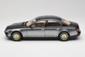 Maybach 57 SWB Caspian Black Himalayas Grey AUTOart 1:18 76151 Metall - pilt 4/9