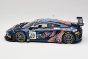McLaren 12C GT3 #88 Von Ryan Racing A. Barff / T. Goodwin / B. Senna Spa 24 Hours 2013 Minichamps 1:18 151131388 Metall - pilt 3/6