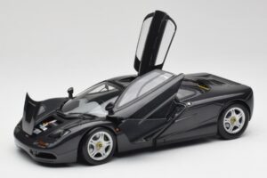 McLaren F1 Carbon Must Metallik Minichamps 1:18 530133420 Metall - pilt 2/8