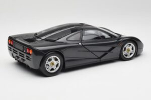McLaren F1 Carbon Must Metallik Minichamps 1:18 530133420 Metall - pilt 3/8