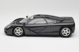 McLaren F1 Carbon Must Metallik Minichamps 1:18 530133420 Metall - pilt 4/8
