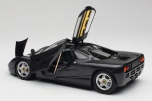 McLaren F1 Carbon Must Metallik Minichamps 1:18 530133420 Metall - pilt 5/8