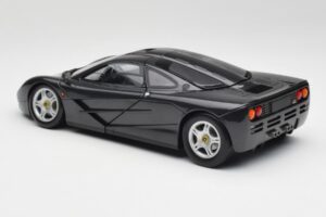 McLaren F1 Carbon Must Metallik Minichamps 1:18 530133420 Metall - pilt 7/8