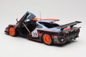 McLaren F1 GTR #39 Gulf R. Bellm / A. Gilbert / M. Sekiya 24 Hours of Le Mans 1997 UT Models 1:18 39725 Metall - pilt 5/8