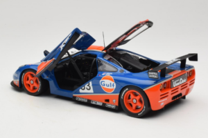 McLaren F1 GTR Gulf #33 R. Bellm / M. Weaver / J-J. Lehto 24 Hours of Le Mans 1996 UT Models 1:18 530161833 Metall - pilt 5/8