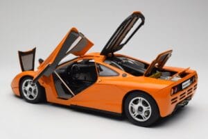 McLaren F1 Oranž Minichamps 1:12 530133131 Metall - pilt 6/9