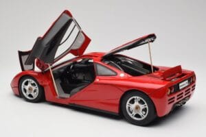 McLaren F1 Punane Minichamps 1:12 530133125 Metall - pilt 6/9