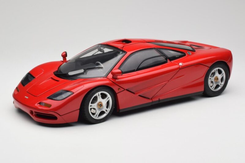 McLaren F1 Punane Minichamps 1:12 530133125 Metall