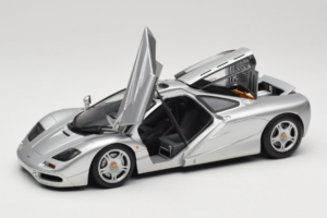 McLaren F1 Hõbedane UT Models 1:18 530133180-R1 Metall - pilt 2/8