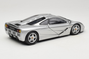 McLaren F1 Hõbedane UT Models 1:18 530133180-R1 Metall - pilt 3/8