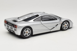 McLaren F1 Hõbedane UT Models 1:18 530133180 Metall - pilt 3/8