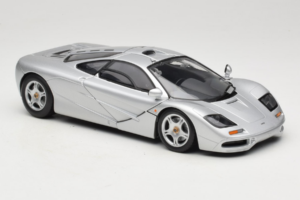 McLaren F1 Hõbedane UT Models 1:18 530133180 Metall - pilt 6/8