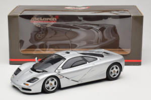 McLaren F1 Hõbedane UT Models 1:18 530133180 Metall - pilt 8/8