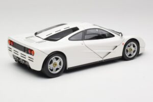 McLaren F1 Valge Minichamps 1:18 530133424 Metall - pilt 3/8