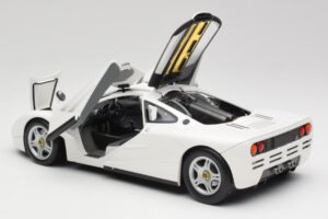 McLaren F1 Valge Minichamps 1:18 530133424 Metall - pilt 5/8
