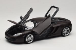 McLaren MP4-12C Matt Black Minichamps 1:18 110133021 Metall - pilt 2/8