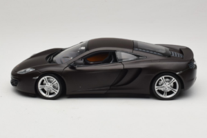 McLaren MP4-12C Matt Black Minichamps 1:18 110133021 Metall - pilt 4/8
