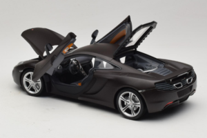 McLaren MP4-12C Matt Black Minichamps 1:18 110133021 Metall - pilt 5/8