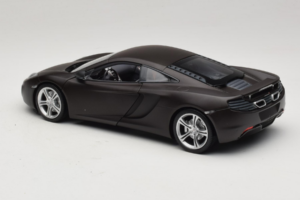 McLaren MP4-12C Matt Black Minichamps 1:18 110133021 Metall - pilt 7/8