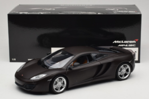 McLaren MP4-12C Matt Black Minichamps 1:18 110133021 Metall - pilt 8/8