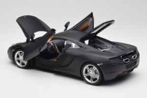 McLaren MP4-12C Matt Satellite Hall Minichamps 1:18 110133024 Metall - pilt 5/8