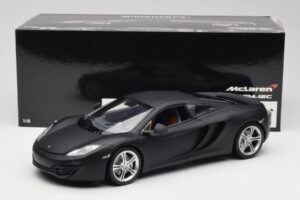 McLaren MP4-12C Matt Satellite Hall Minichamps 1:18 110133024 Metall - pilt 8/8