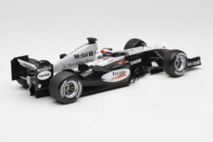 McLaren MP4-19 Mercedes J.P. Montoya Test Car 2005 Minichamps 1:18 533051880 Metall - pilt 2/7