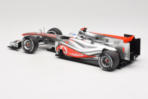 McLaren MP4-25 Mercedes #1 J. Button Vodafone McLaren Showcar F1 2010 Minichamps 1:18 530101801 Metall - pilt 5/7