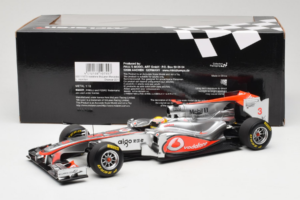 McLaren MP4-26 Mercedes #3 L. Hamilton Vodafone McLaren Showcar F1 2011 Minichamps 1:18 530111873 Metall - pilt 6/7