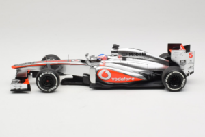 McLaren MP4-28 Mercedes #5 J. Button Vodafone McLaren F1 2013 Minichamps 1:18 530131805 Metall - pilt 3/7