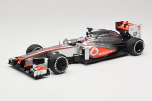 McLaren MP4-28 Mercedes #5 J. Button Vodafone McLaren F1 2013 Minichamps 1:18 530131805 Metall